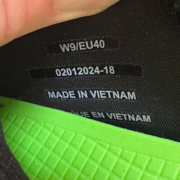 Oofos OOcoozie Sport Mule in Black - Picture 7 of 7